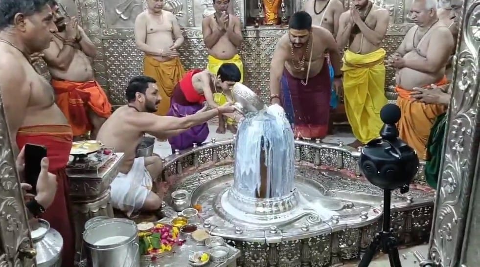 Mahakaleshwar temple received donations worth 1 billion 65 crores this year
