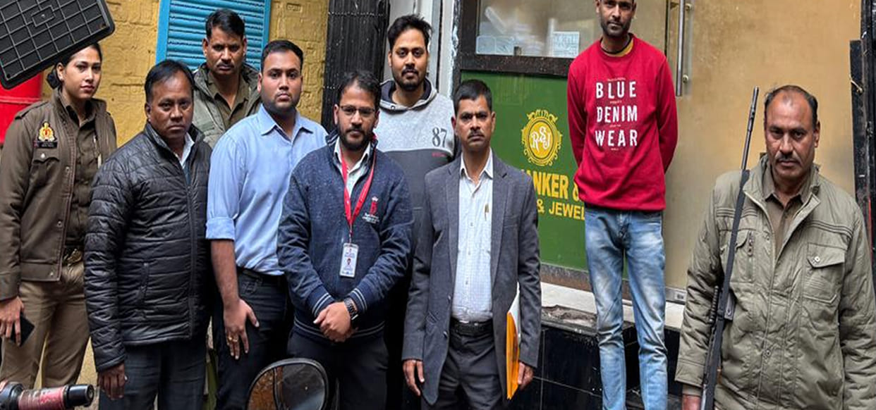 Kanpur: BIS officers raid two bullion establishments, seize jewelry worth Rs 50 lakh