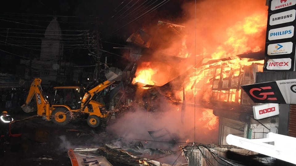AE and JE did not receive the phone even after the news of shops being burnt in haldwani naya bazaar