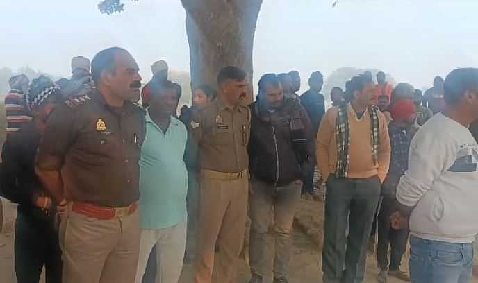 Four people died in Jaunpur Two youths hanged youths died accident villagers blocked road