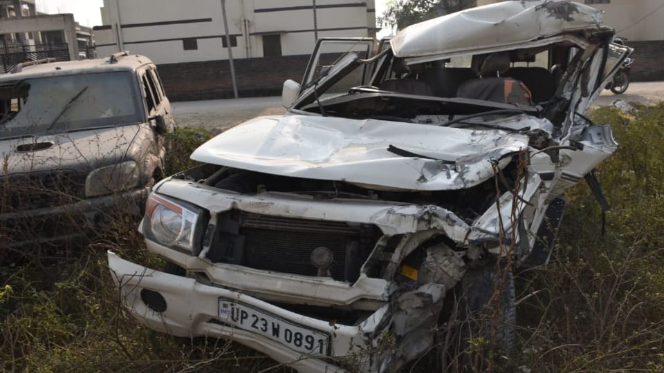 Husband and wife along with two daughters died in a collision with chairman Bolero in moradabad