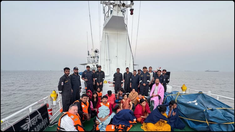 Mumbai Boat Accident: ‘i Was Sure That The Naval Ship Would Hit Us’, A Passenger Who Survived The Accident – Amar Ujala Hindi News Live