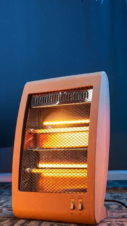 An elderly man suffocated while sleeping with a heater on, died during treatment