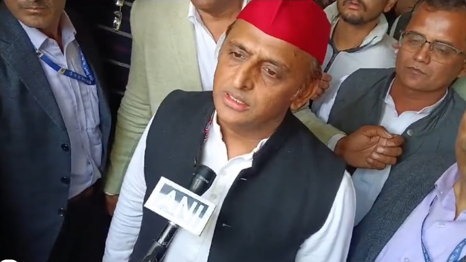 UP: Akhilesh Yadav said - BJP government is destroying brotherhood in the name of digging