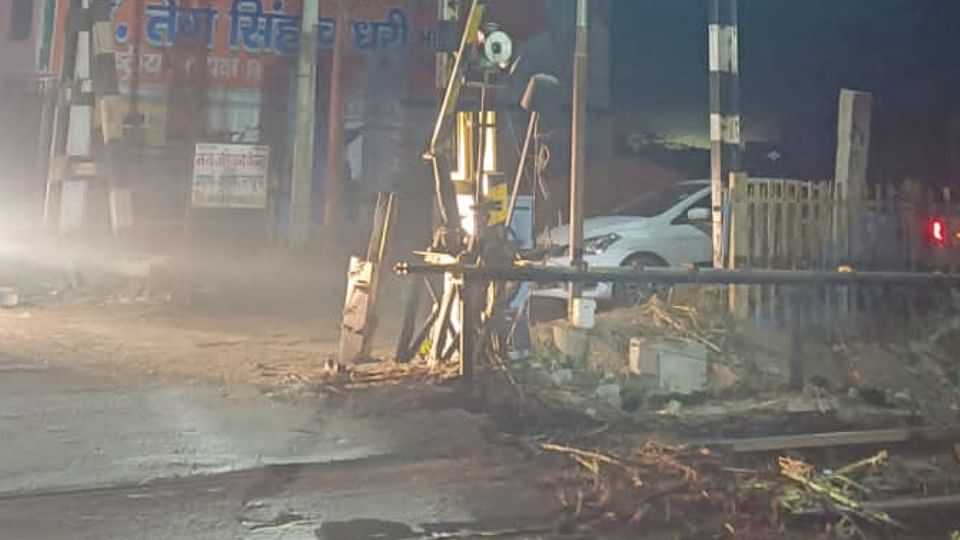 Tractor trolley laden with sugarcane broke railway gate in Hapur