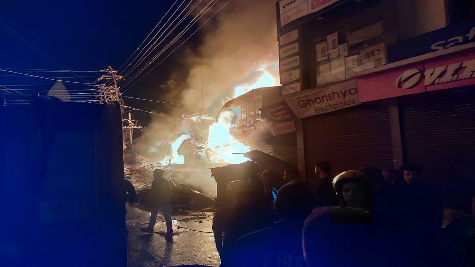 AE and JE did not receive the phone even after the news of shops being burnt in haldwani naya bazaar