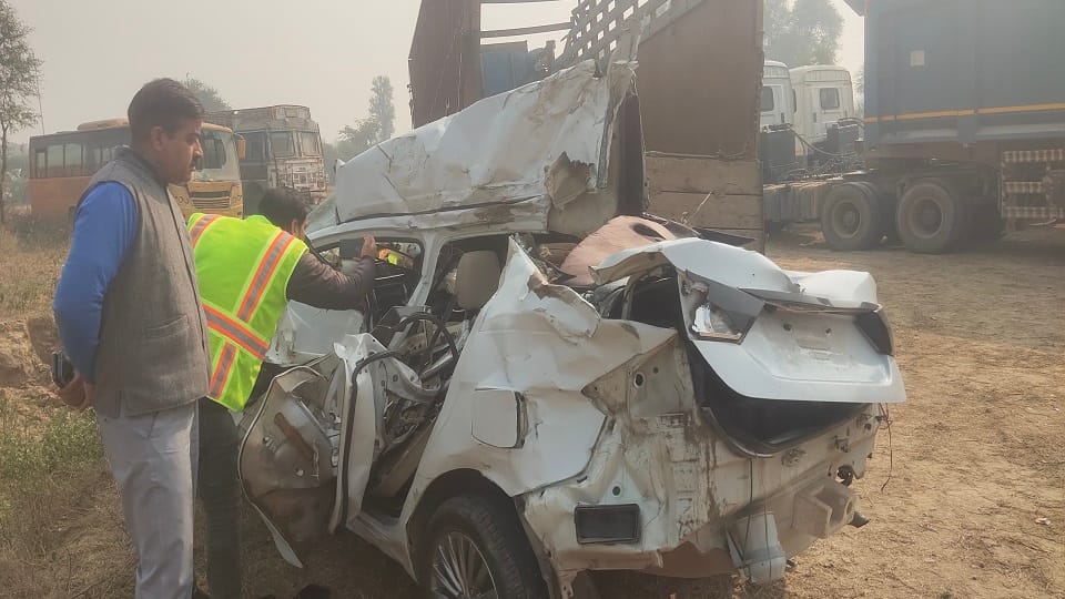 Yamuna Expressway accident: help injured then speed wreaked havoc four people including two friends died