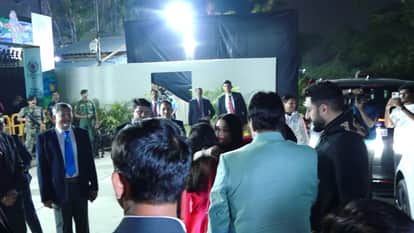 Amitabh Bachchan Spotted With Abhishek Bachchan And Aishwarya Rai Bachchan At her Annual Day