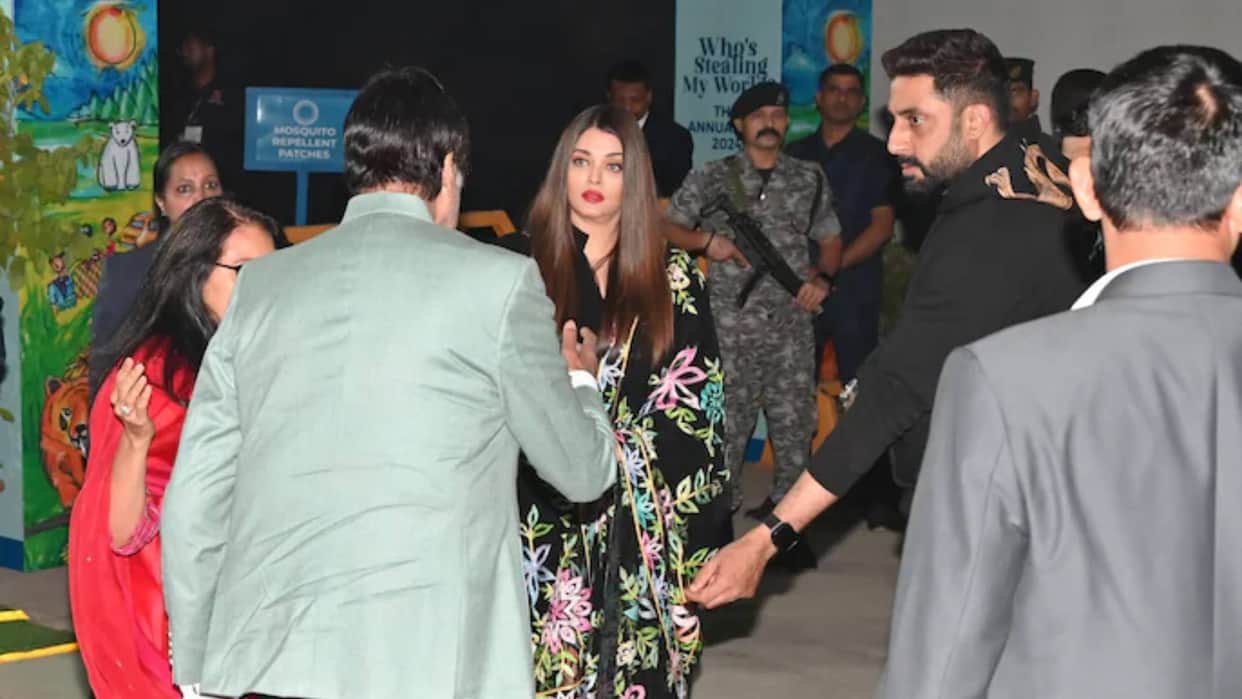 Amitabh Bachchan Spotted With Abhishek Bachchan And Aishwarya Rai Bachchan At her Annual Day