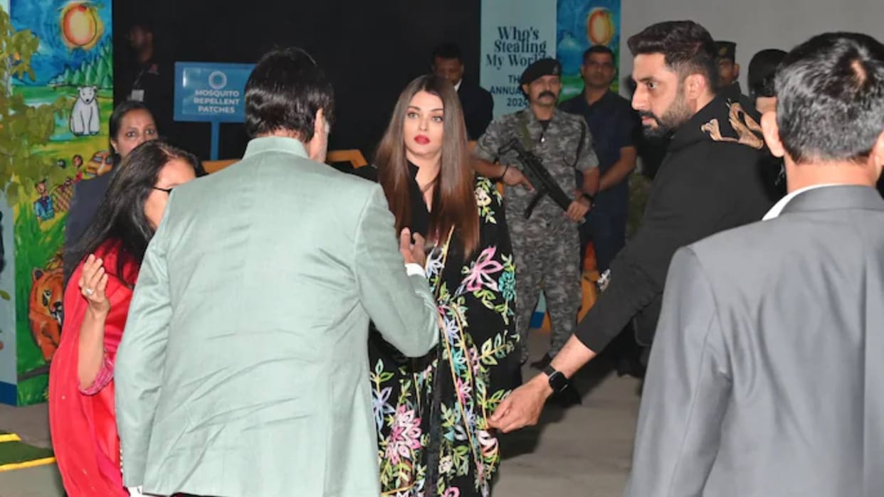 Amitabh Bachchan Spotted With Abhishek Bachchan And Aishwarya Rai Bachchan At her Annual Day