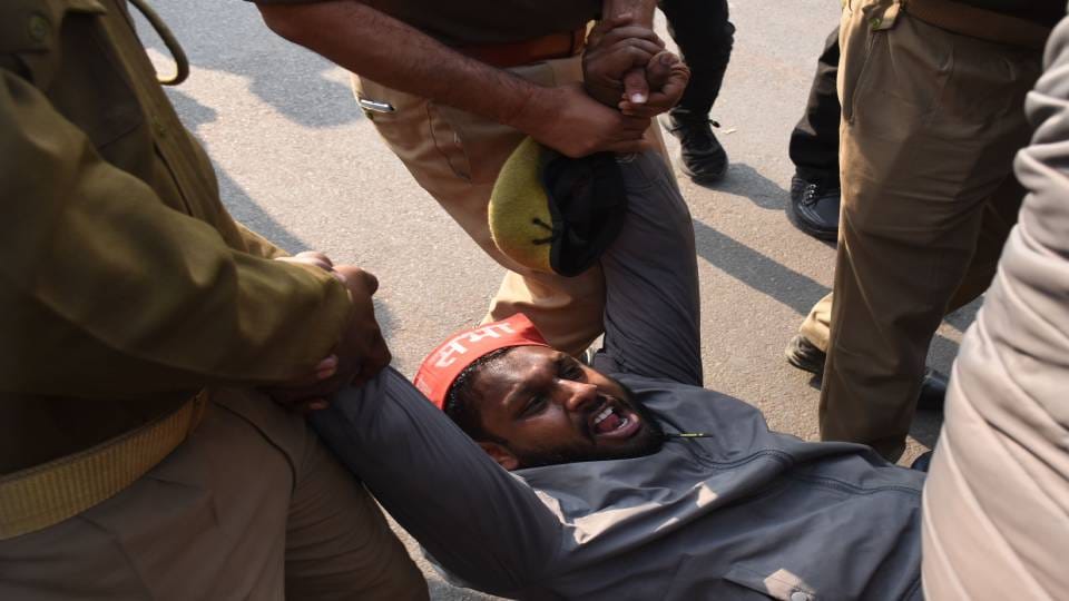 Student leader affiliated with political parties in Lucknow University burnt effigy of Home Minister Amit Shah