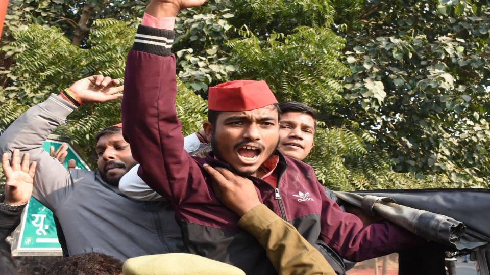 Student leader affiliated with political parties in Lucknow University burnt effigy of Home Minister Amit Shah