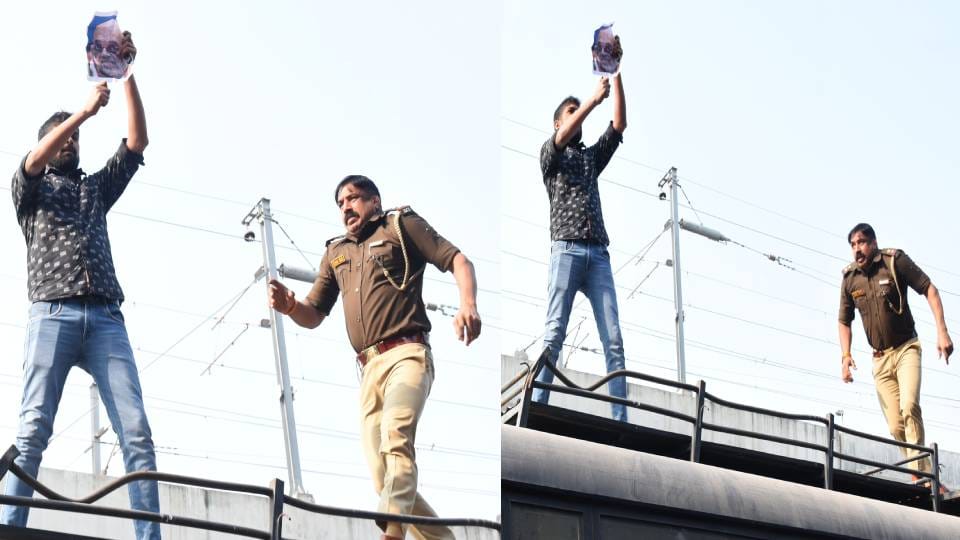 Student leader affiliated with political parties in Lucknow University burnt effigy of Home Minister Amit Shah