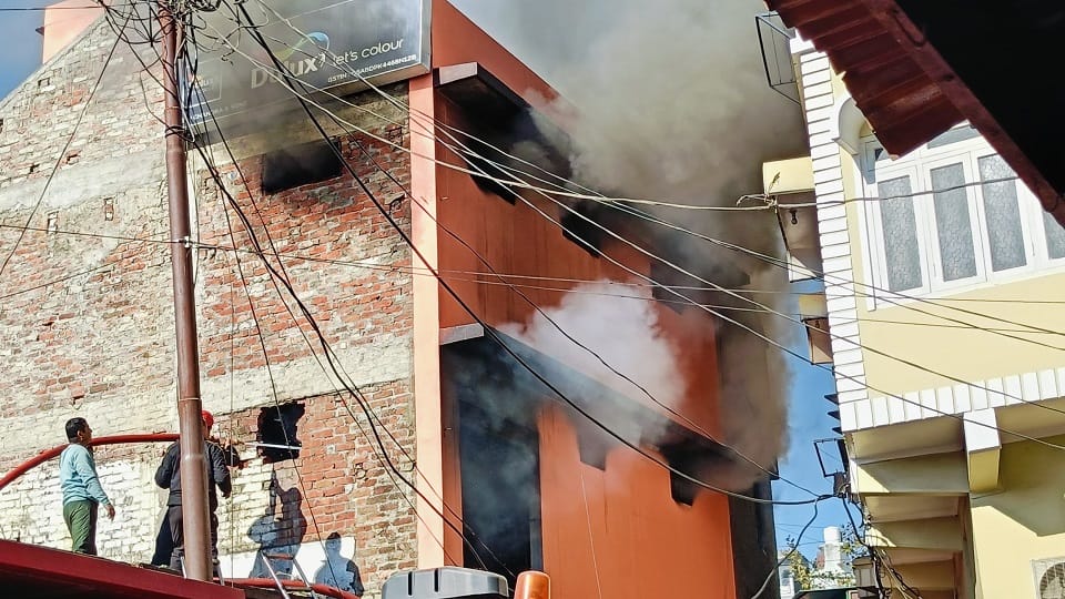 fire in paint warehouse in ramnagar