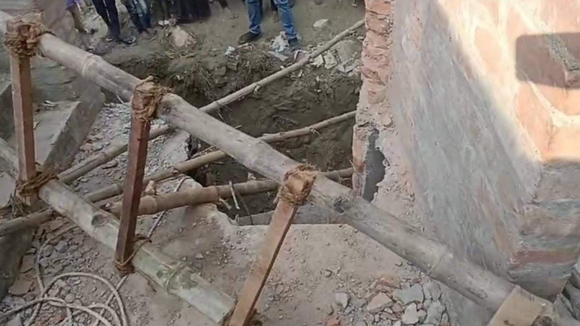 Bihar News Accident during construction of toilet tank in Muzaffarpur husband and wife died