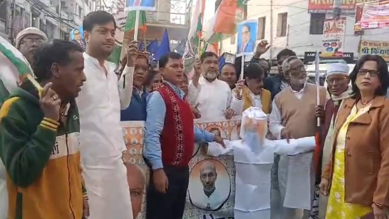 Congress-Bheem Army protest in Muzaffarpur Amit Shah effigy burnt said will protest till he apologizes