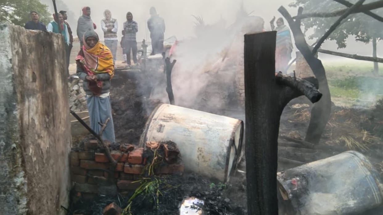 hut caught fire due to spark of bonfire child and goats burnt to death in ghazipur