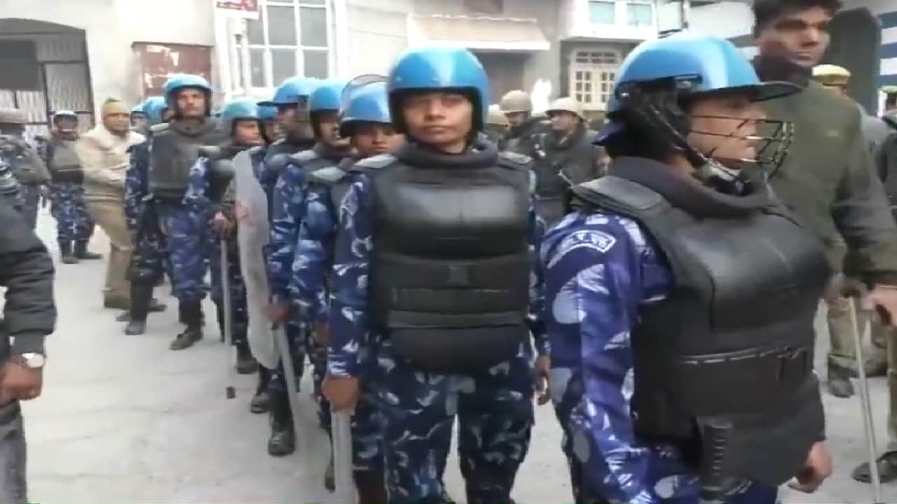 Samajwadi Party MP Barq s father accused of threatening electricity department employees