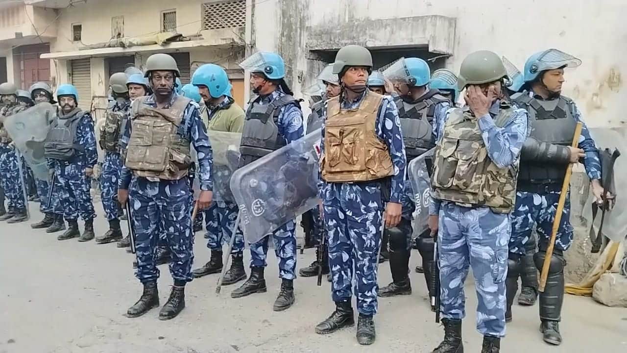 Samajwadi Party MP Barq s father accused of threatening electricity department employees