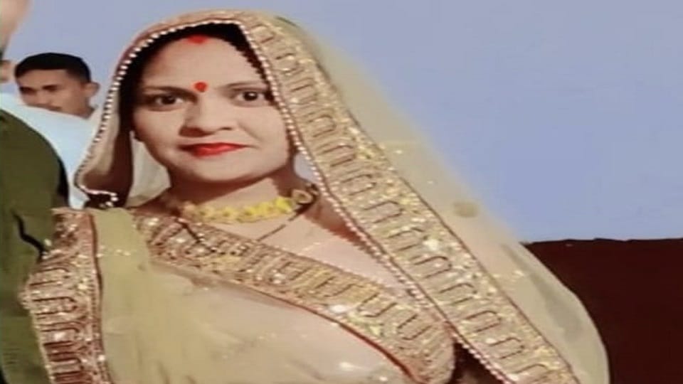 Married woman committed suicide by hanging herself