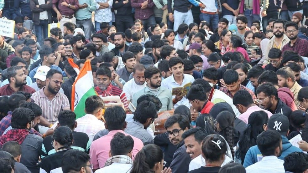 Students protest out side MPPSC; Here's All You Need To Know About 87/13 formula