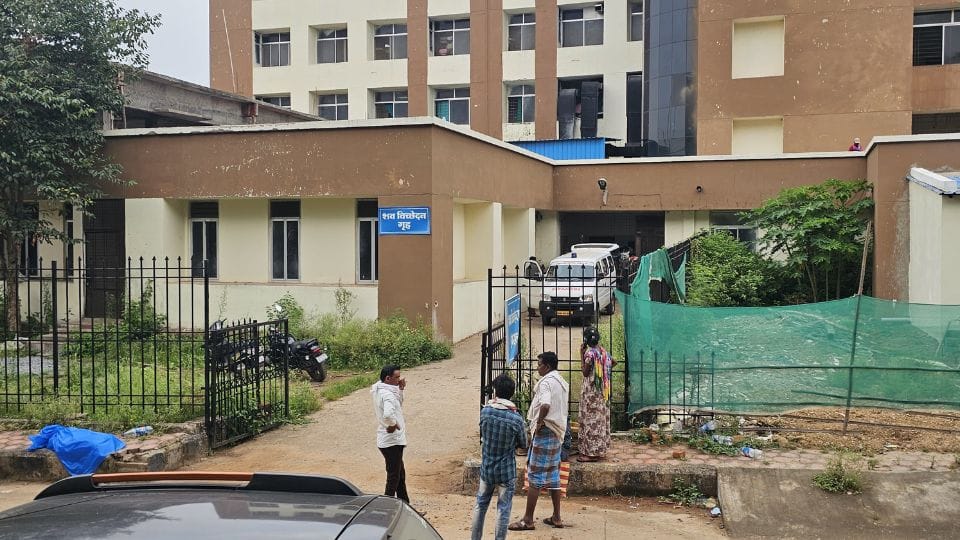 Child dies after falling from tree in Kondagaon
