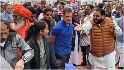 Rahul Gandhi: 'BJP सांसदों ने हमारे नेताओं को संसद में जाने से रोका', कांग्रेस का पलटवार; राहुल ने कही यह बात Congress shares video of MP Rahul Priyanka Gandhi Mallikarjun Kharge when they were allegedly stopped by BJP