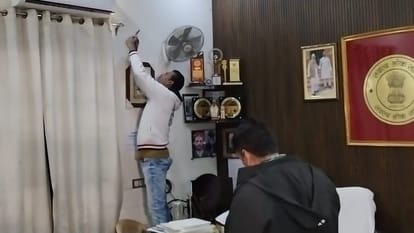 SP MP Barq father threatened electricity officers, if government changes we will ruin you, FIR