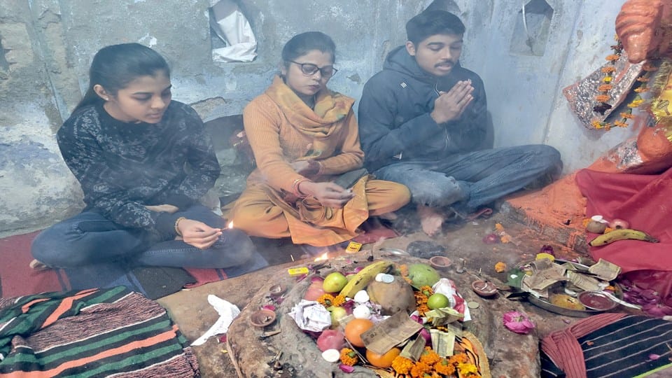 Sambhal Shiv Mandir: Devotees gathered in the ancient Shiva and Radha Krishna temple, lamps were lit