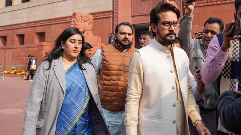 Complaint against Rahul Gandhi in the case of pushing of MPs
