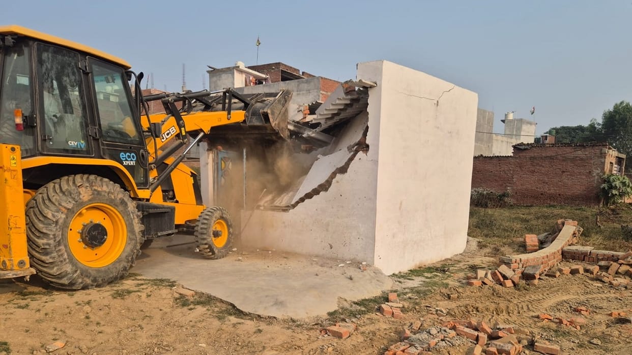BDA bulldozer ran on five illegal colonies in Bareilly news in hindi