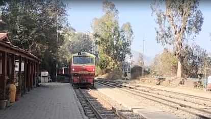 Reserved holiday special train ran on Kalka-Shimla railway track