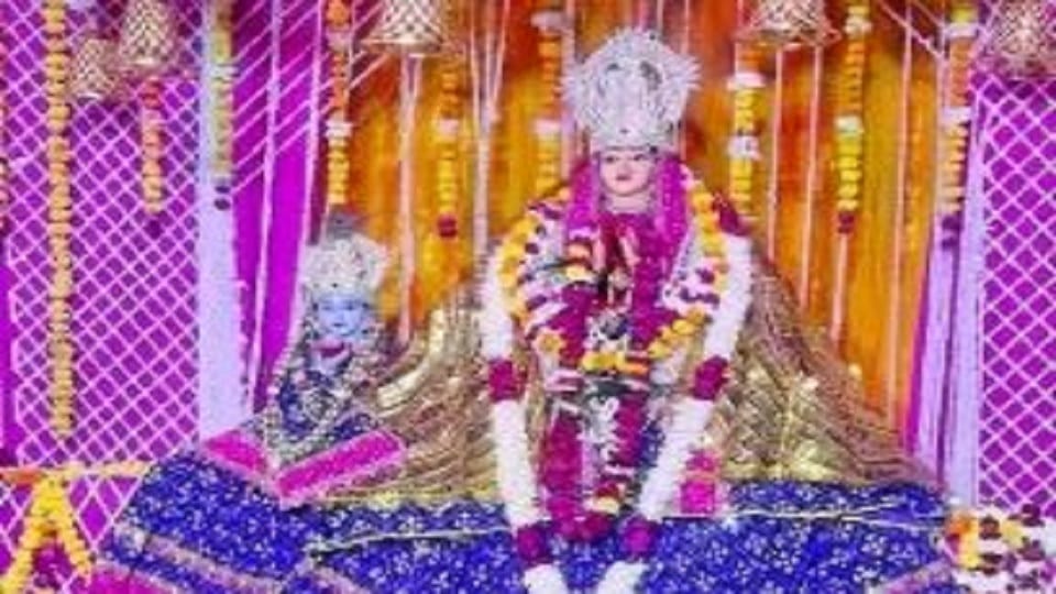 Devotees gathered in Belvan to have darshan of Maa Mahalakshmi