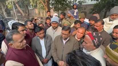हांसी में मजदूर की मौत का मामला: परिजनों और ठेकेदारों के बीच बातचीत, MLA ने दो लाख की मदद का आश्वासन दिया Case of death of laborer in Model Town of Hansi, MLA assured help of two lakh rupees