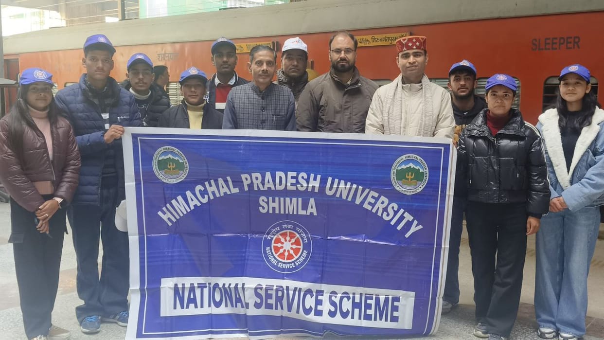 Himachal team leaves for Madhya Pradesh for National Unity Camp 8 volunteers from the state will participate