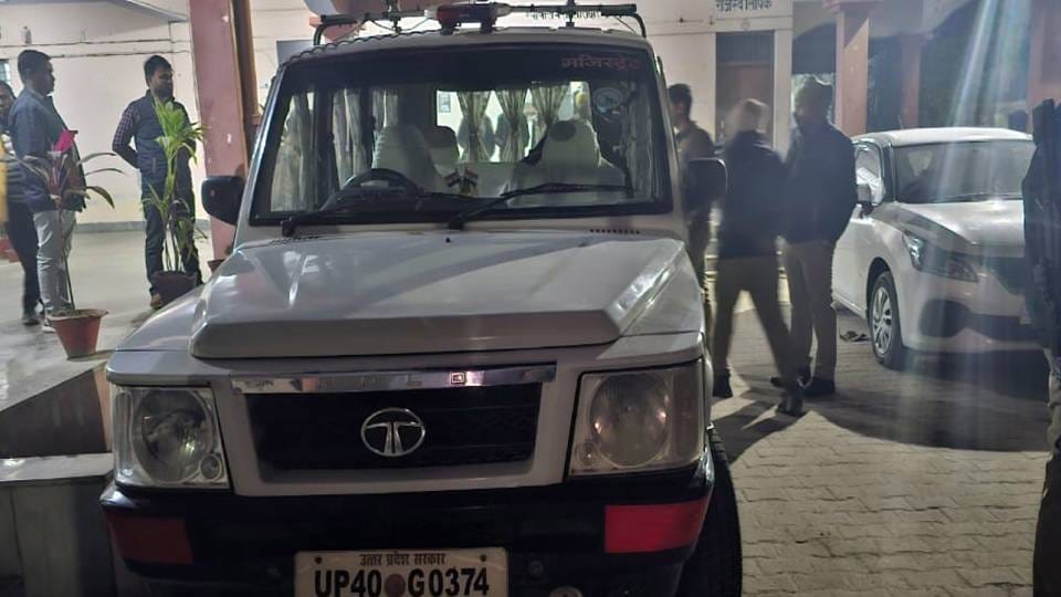 Tehsildar car crushed bike rider and dragged him for 30 km In Bahraich body parts scattered all over road