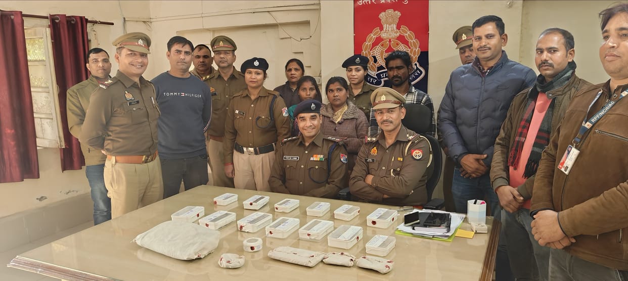 couple travelling in AC coach not ordinary passengers police surprised Jewellery worth 10 lakhs recovered
