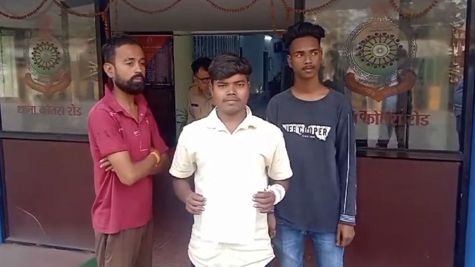 Youth protesting beat up Jindal Company officials in Raigarh