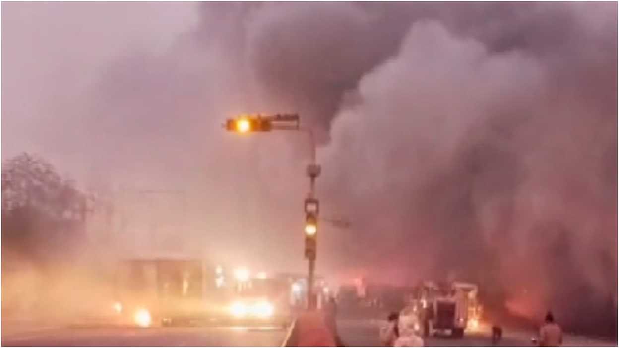 Rajasthan Fire Photos: Many Dead Injured In Fire After Truck Carrying  Chemical Collides With Other Vehicles - Amar Ujala Hindi News Live - Rajasthan  Fire:गैस से भरा ट्रक दूसरे वाहनों से टकराकर