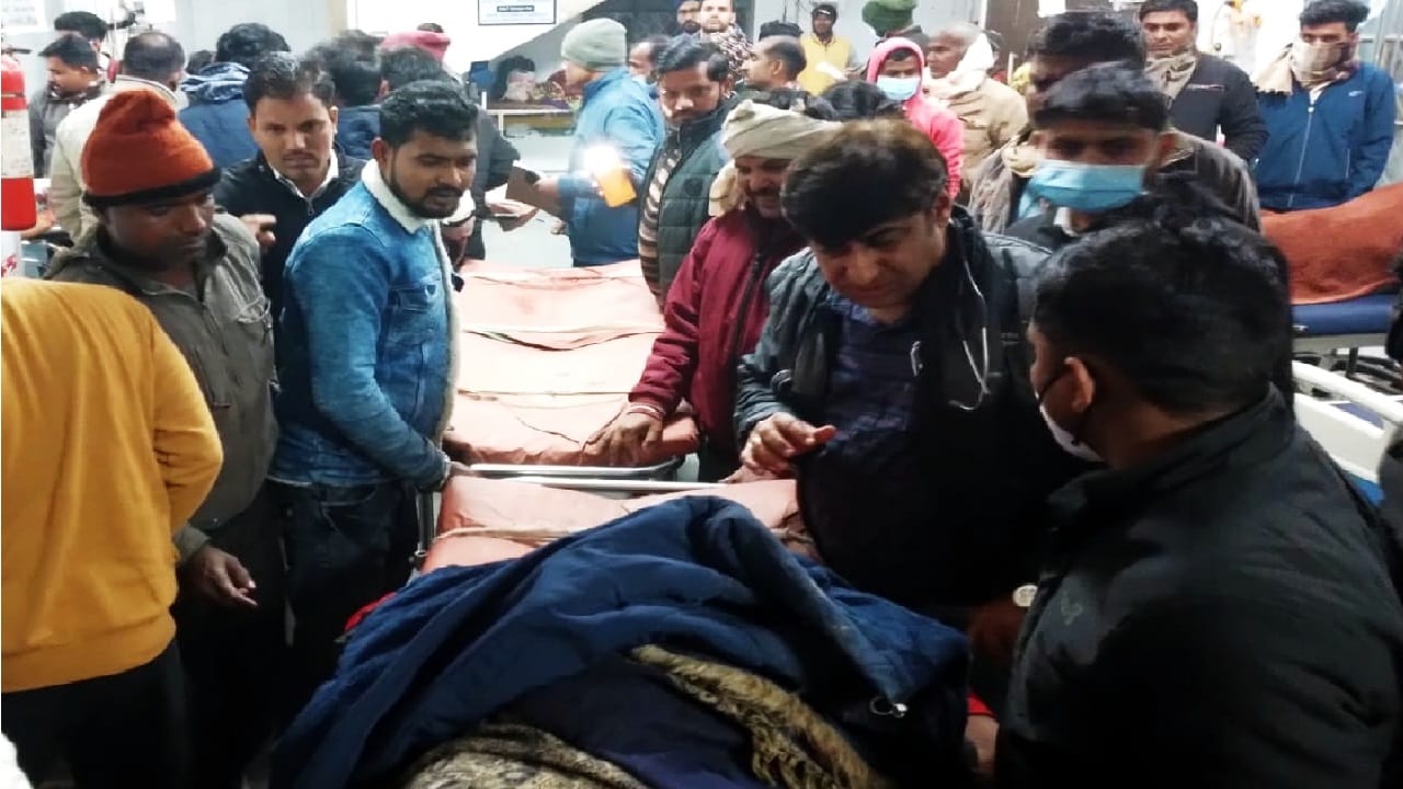 Shahjahanpur Road Accident Children became orphans after death of their parents