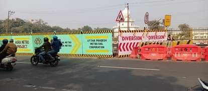 आगरा-दिल्ली हाईवे पर मेट्रो का कार्य