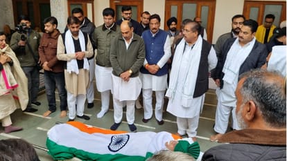 OP Chautala Death Many leaders arrived for last sight Manpreet badal Rajendra Rathore Photo gallery