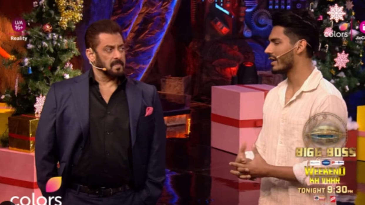 Bigg Boss 18 promo weekend ka vaar salman khan and digvijay rathee on stage host slam Chum Shilpa Karan Veer