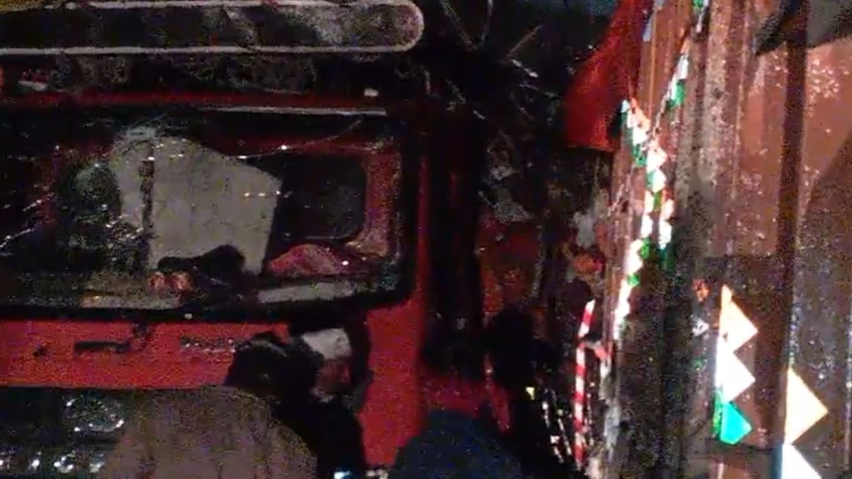Suddenly there was a loud noise, people were worried trucks collided violently on the national highway two t