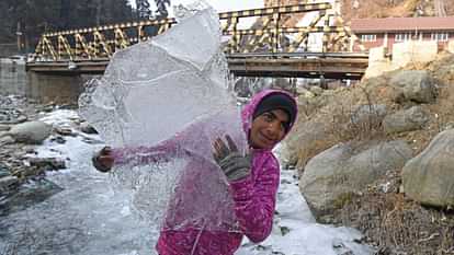 J&K: Srinagar broke record, coldest night came after 133 years, Drang waterfall turned into ice, see pictures