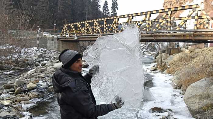 J&K: Srinagar broke record, coldest night came after 133 years, Drang waterfall turned into ice, see pictures