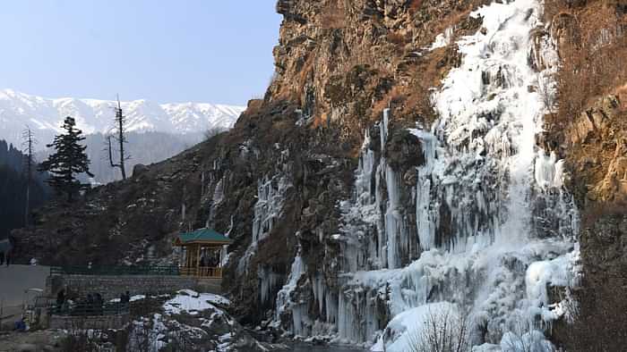 J&K: Srinagar broke record, coldest night came after 133 years, Drang waterfall turned into ice, see pictures