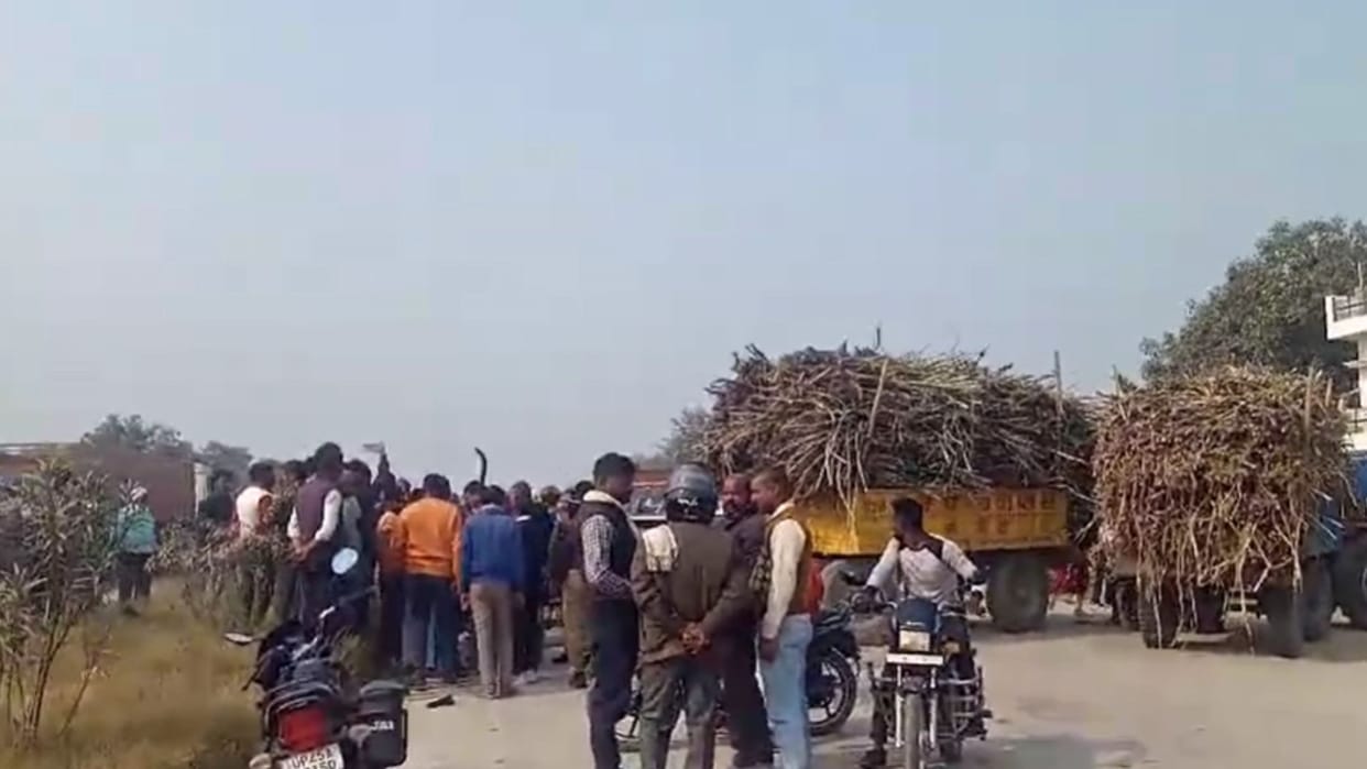 Sugarcane farmers create ruckus express anger over non-purchase police talk to farmers