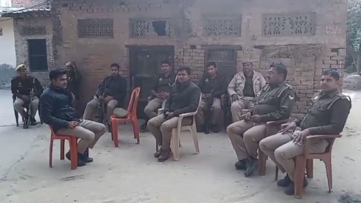 young man shot in dispute between two parties in Azamgarh