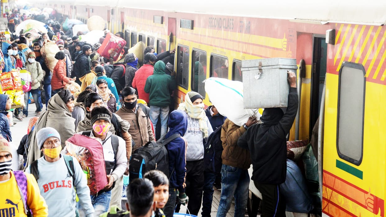 Number of domestic migrants estimated to have lowered by 12 pc since 2011: EAC-PM